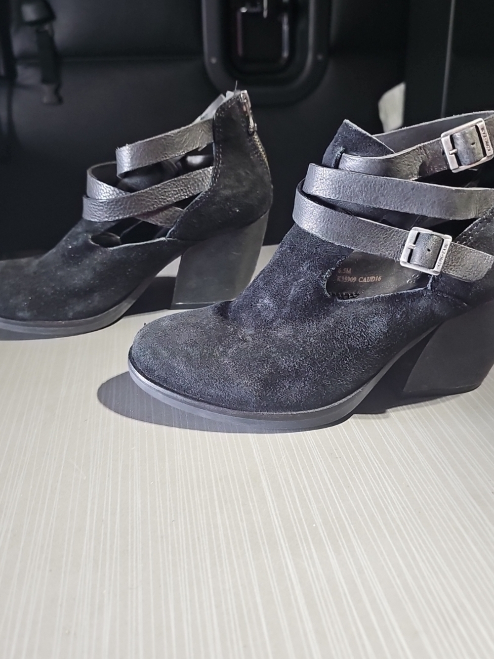 Korks Kork-Ease CAUD16 Black Suede Ankle Strap Block Heel Size 6.5 PreOwned